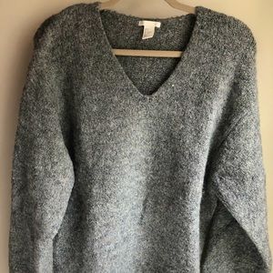 H&M Women’s Gray V-neck sweater size S